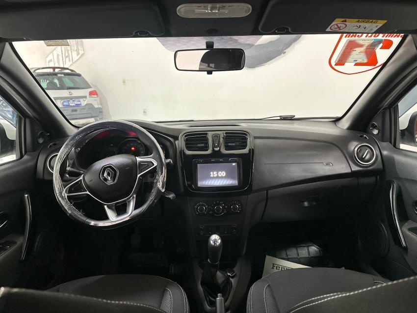 RENAULT Sandero - Foto