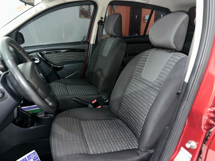 RENAULT Sandero - Foto