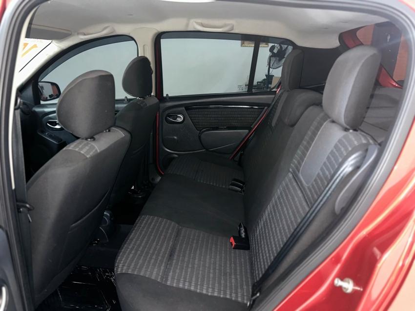 RENAULT Sandero - Foto