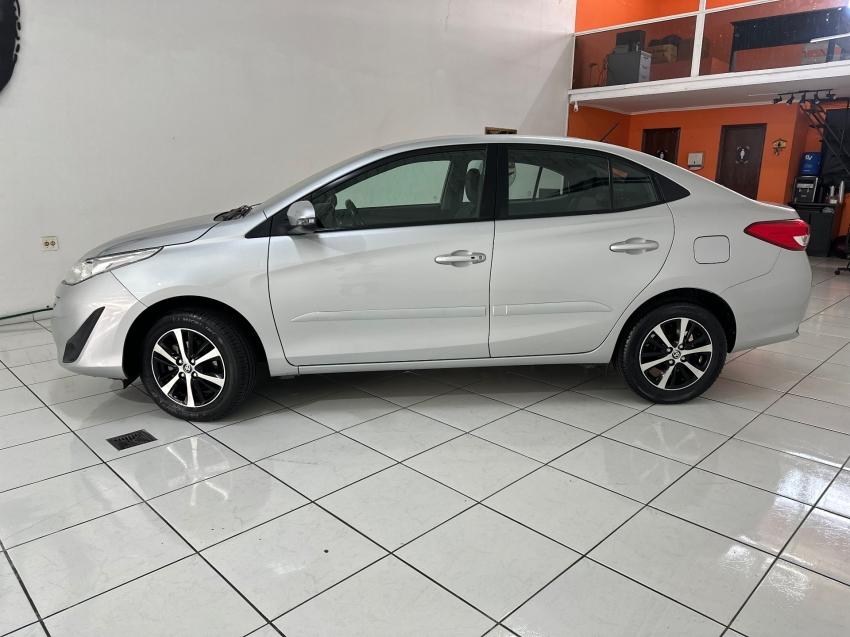 TOYOTA Yaris Sedan - Foto