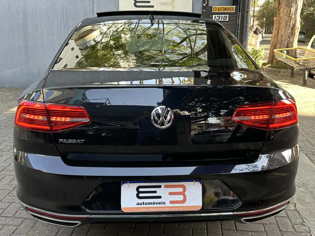 VOLKSWAGEN Passat - Miniatura