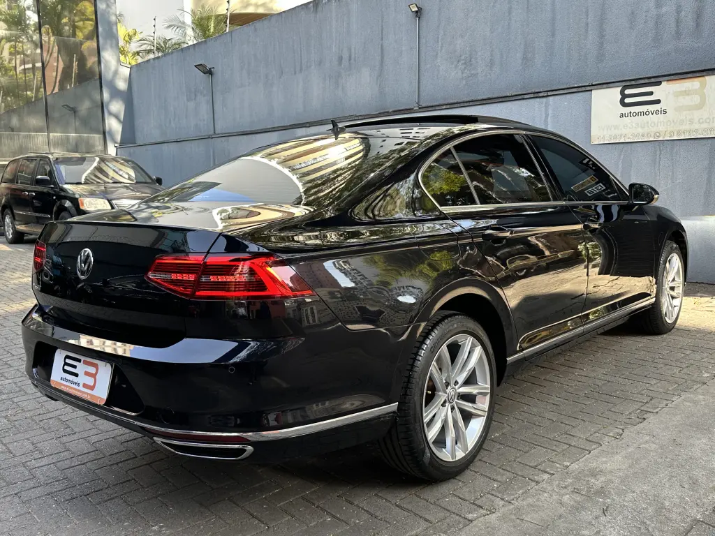 VOLKSWAGEN Passat - Miniatura