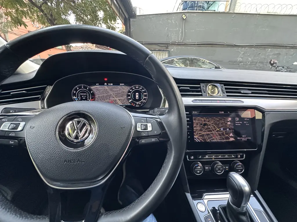 VOLKSWAGEN Passat - Miniatura