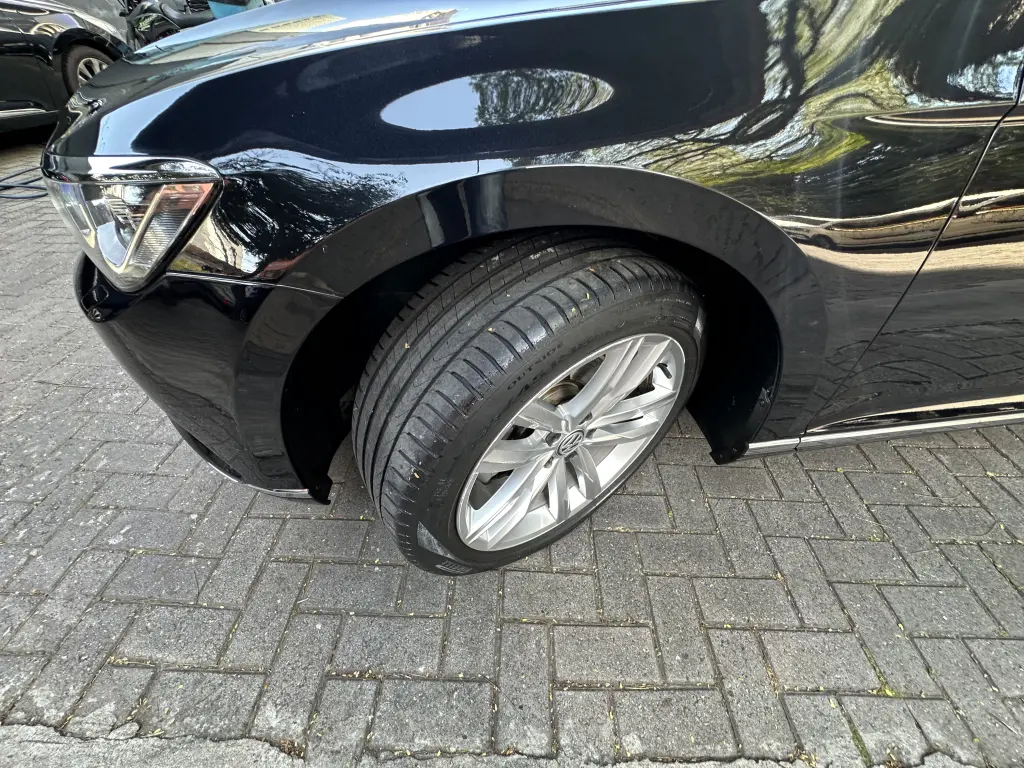 VOLKSWAGEN Passat - Miniatura