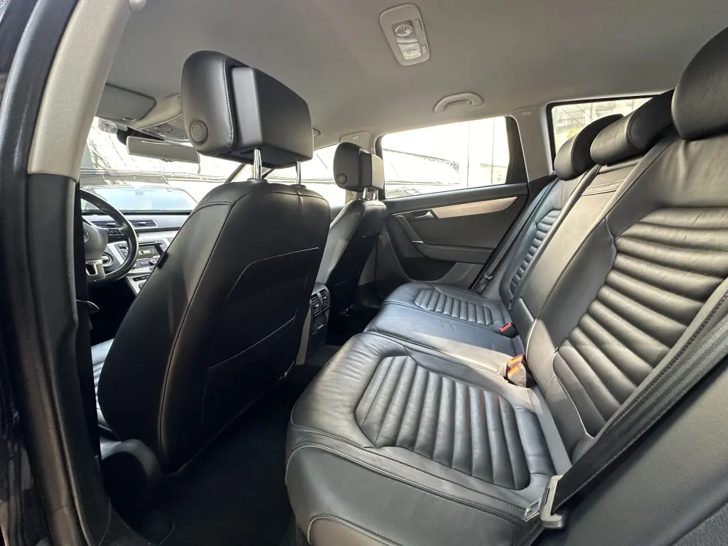 VOLKSWAGEN Passat Variant - Foto