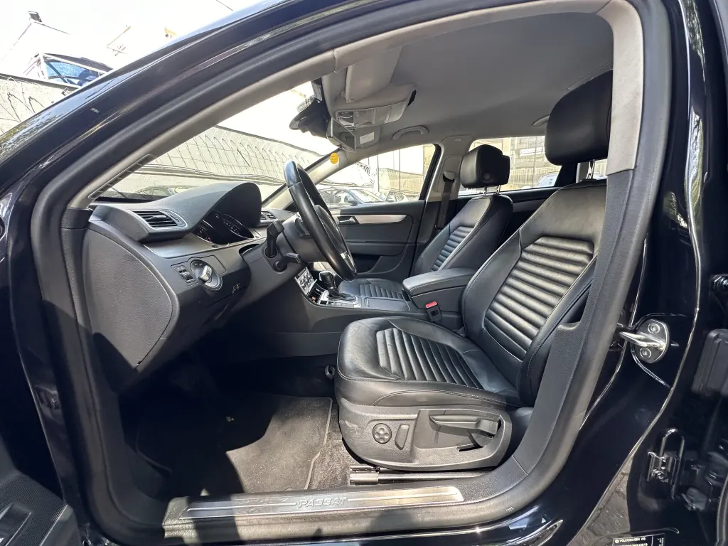 VOLKSWAGEN Passat Variant - Foto
