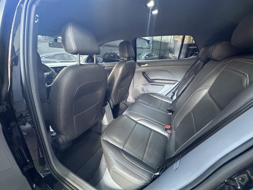 VOLKSWAGEN T-Cross - Foto