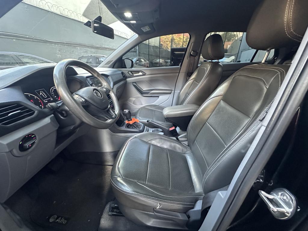 VOLKSWAGEN T-Cross - Foto