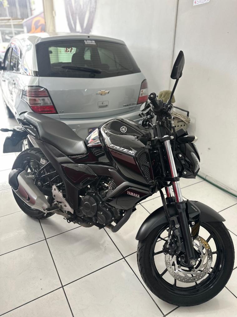 YAMAHA FZ 15 Fazer - Foto