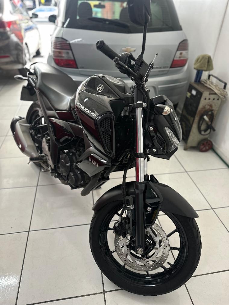 YAMAHA FZ 15 Fazer - Foto