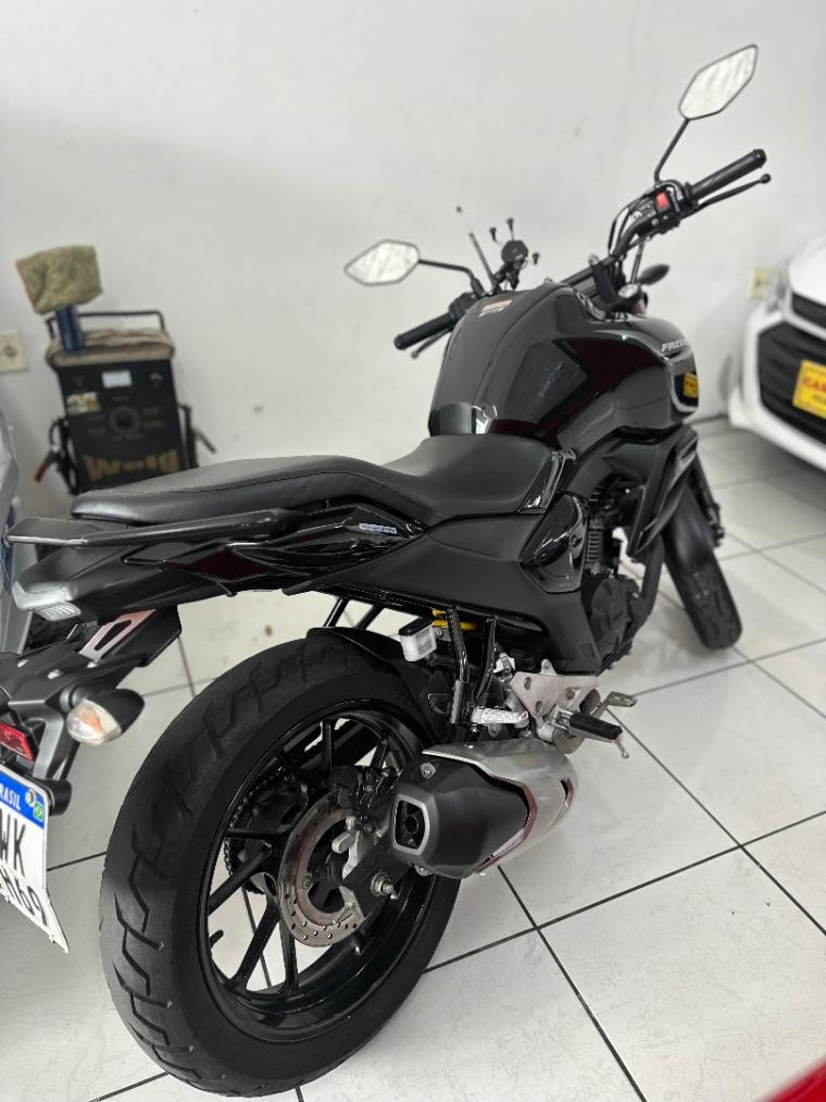 YAMAHA FZ 15 Fazer - Foto