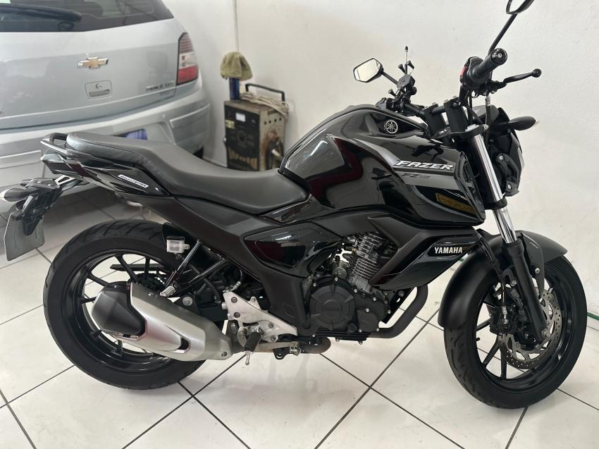 YAMAHA FZ 15 Fazer - Foto