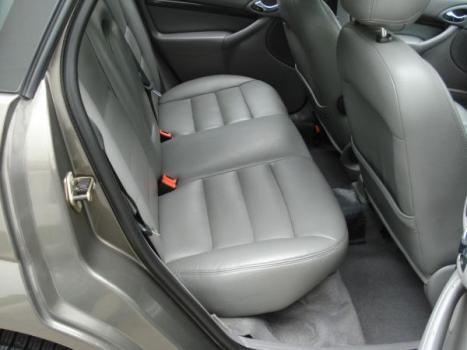 FORD Focus Hatch 1.8 16V 4P, Foto 4