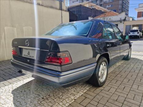 MERCEDES-BENZ E 320 3.2 V6 4P ELEGANCE AUTOM�TICO, Foto 6