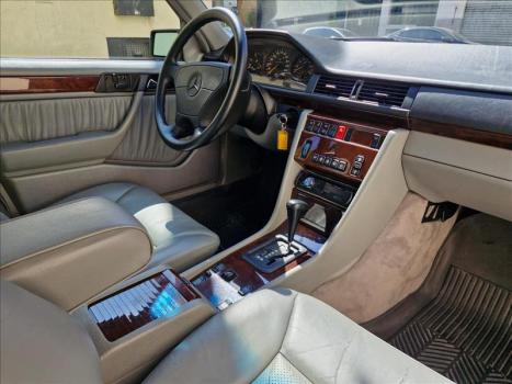 MERCEDES-BENZ E 320 3.2 V6 4P ELEGANCE AUTOM�TICO, Foto 10