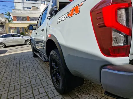 NISSAN Frontier 2.3 16V PRO4X CABINE DUPLA 4X4 BI-TURBO DIESEL AUTOM�TICO, Foto 12