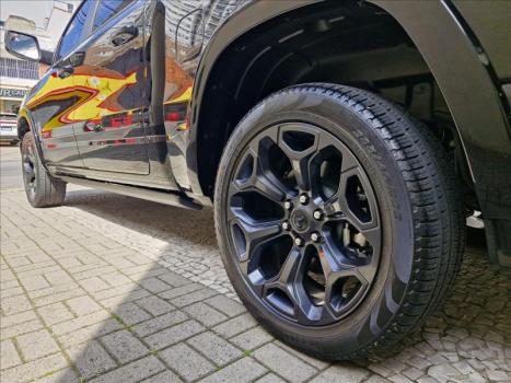 RAM 1500 5.7 V8 LIMITED NIGHT EDITION CABINE DUPLA 4X4 AUTOM�TICO, Foto 16