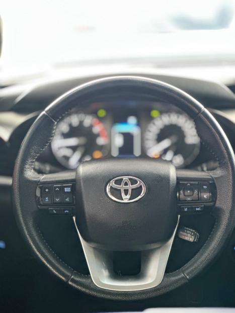 TOYOTA Hilux Caminhonete 2.8 16V SRX 4X4 DIESEL CABINE DUPLA AUTOMÁTICO, Foto 8