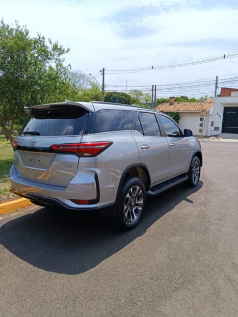 TOYOTA Hilux SW4 2.8 16V 4P SRX PLATINUM 4X4 7 LUGARES TURBO DIESEL AUTOMTICO, Foto 4