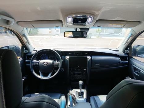 TOYOTA Hilux SW4 2.8 16V 4P SRX PLATINUM 4X4 7 LUGARES TURBO DIESEL AUTOMTICO, Foto 8