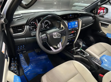 TOYOTA Hilux SW4 2.8 4P SRX 4X4 DIAMOND 7 LUGARES TURBO DIESEL AUTOM�TICO, Foto 5