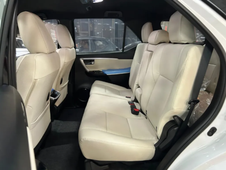 TOYOTA Hilux SW4 2.8 4P SRX 4X4 DIAMOND 7 LUGARES TURBO DIESEL AUTOM�TICO, Foto 8