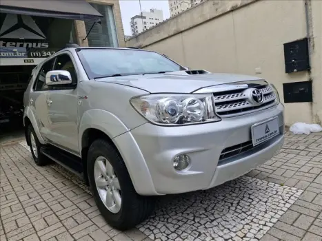 TOYOTA Hilux SW4 3.0 16V 4P SRV 4X4 7 LUGARES TURBO DIESEL AUTOM�TICO, Foto 2