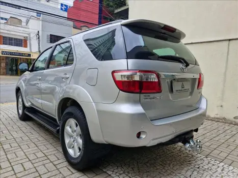 TOYOTA Hilux SW4 3.0 16V 4P SRV 4X4 7 LUGARES TURBO DIESEL AUTOM�TICO, Foto 4