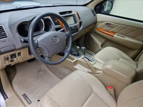TOYOTA Hilux SW4 3.0 16V 4P SRV 4X4 7 LUGARES TURBO DIESEL AUTOM�TICO, Foto 8