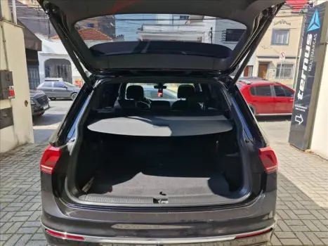 VOLKSWAGEN Tiguan 2.0 350 TSI TOTAL FLEX ALLSPACE R-LINE 4-MOTION TURBO AUTOM�TICO DSG, Foto 16