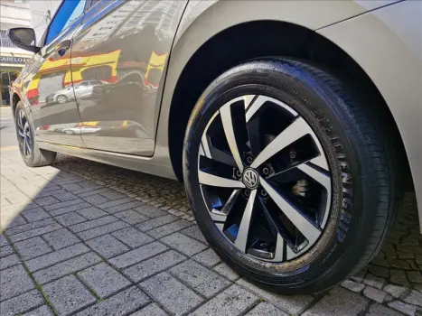 VOLKSWAGEN Virtus 1.0 4P 200 TSI FLEX COMFORTLINE AUTOM�TICO, Foto 16