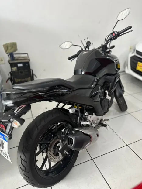 YAMAHA FZ 15 Fazer ABS, Foto 3
