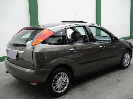 FORD Focus Hatch 1.8 16V 4P, Foto 4