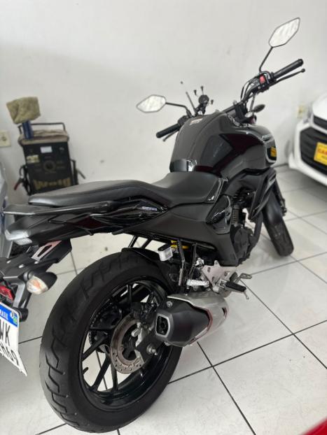 YAMAHA FZ 15 Fazer ABS, Foto 3
