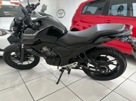YAMAHA FZ 15 Fazer ABS, Foto 6