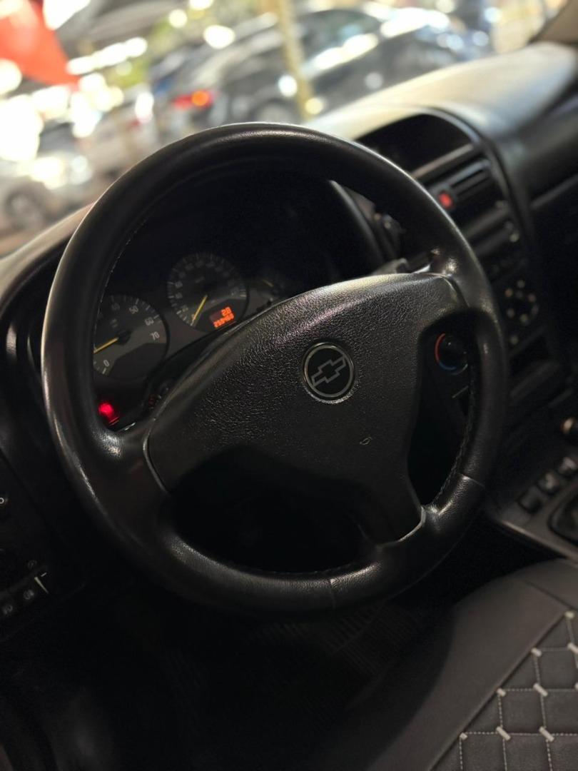 CHEVROLET Astra Hatch - Foto