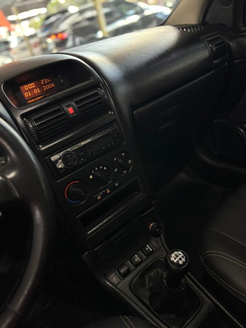 CHEVROLET Astra Hatch - Foto