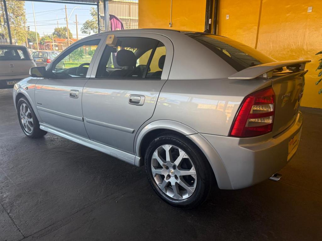 CHEVROLET Astra Hatch - Foto
