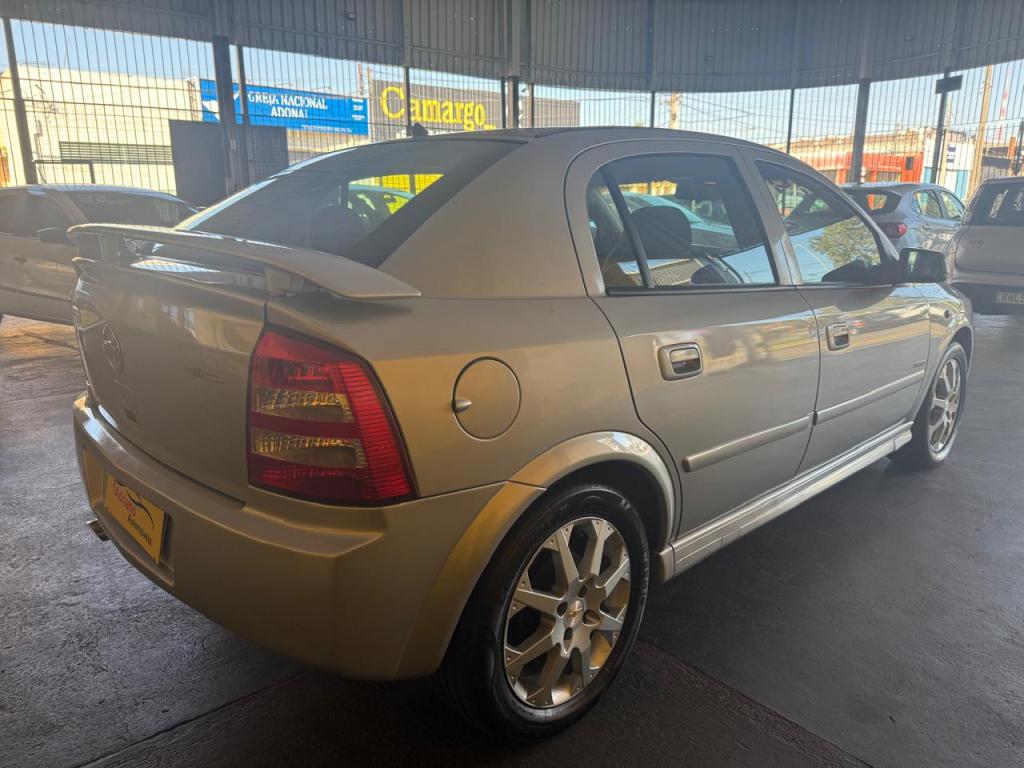CHEVROLET Astra Hatch - Foto