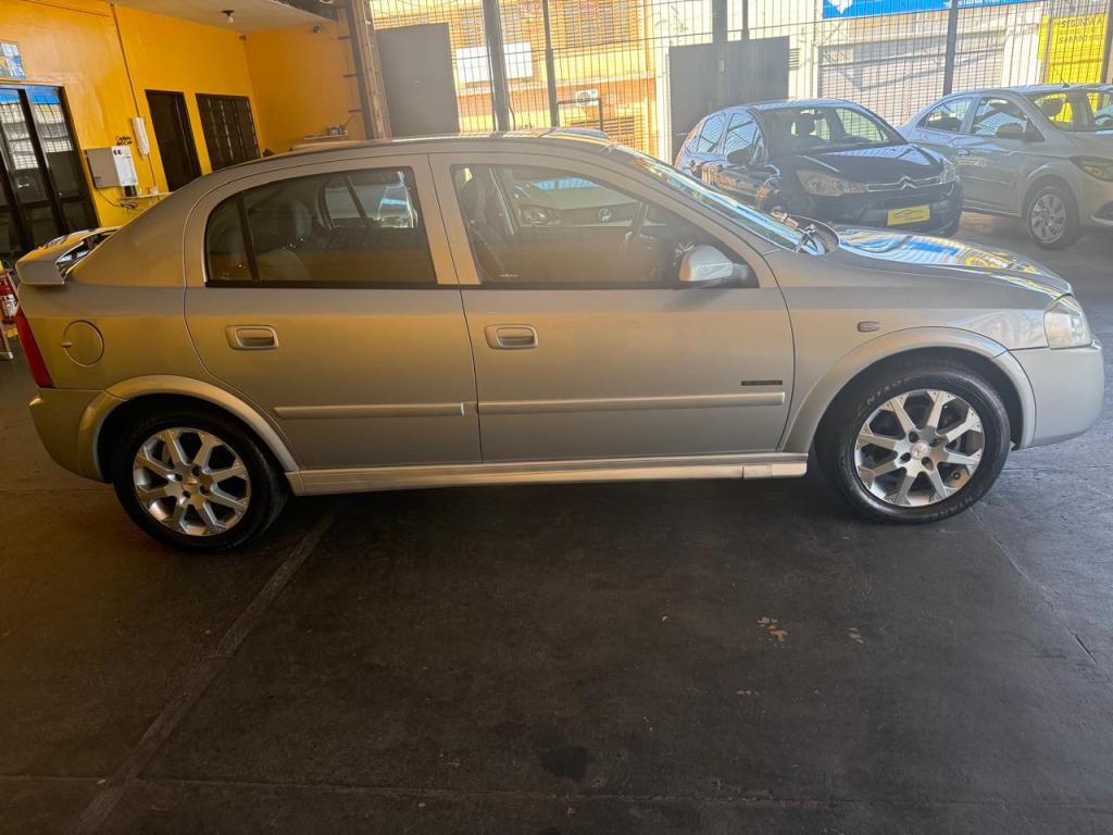 CHEVROLET Astra Hatch - Foto