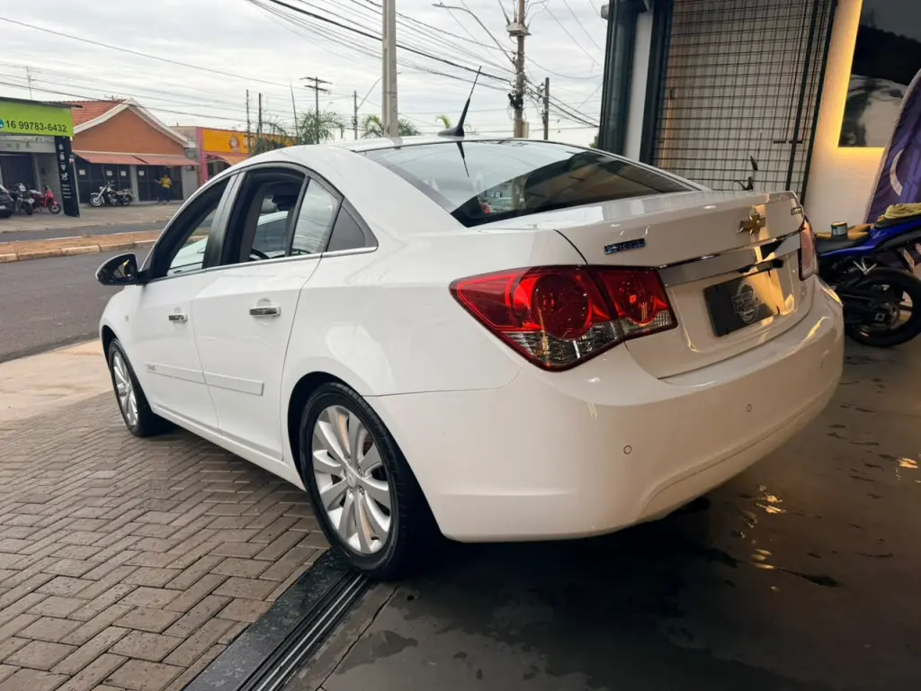 CHEVROLET Cruze Sedan - Foto