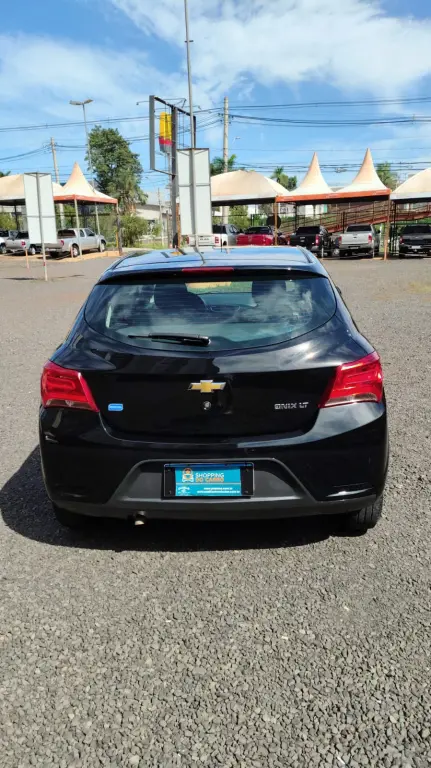 CHEVROLET Onix Hatch - Foto