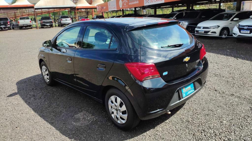 CHEVROLET Onix Hatch - Foto