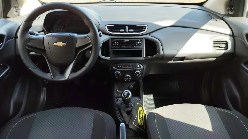 CHEVROLET Onix Hatch - Foto