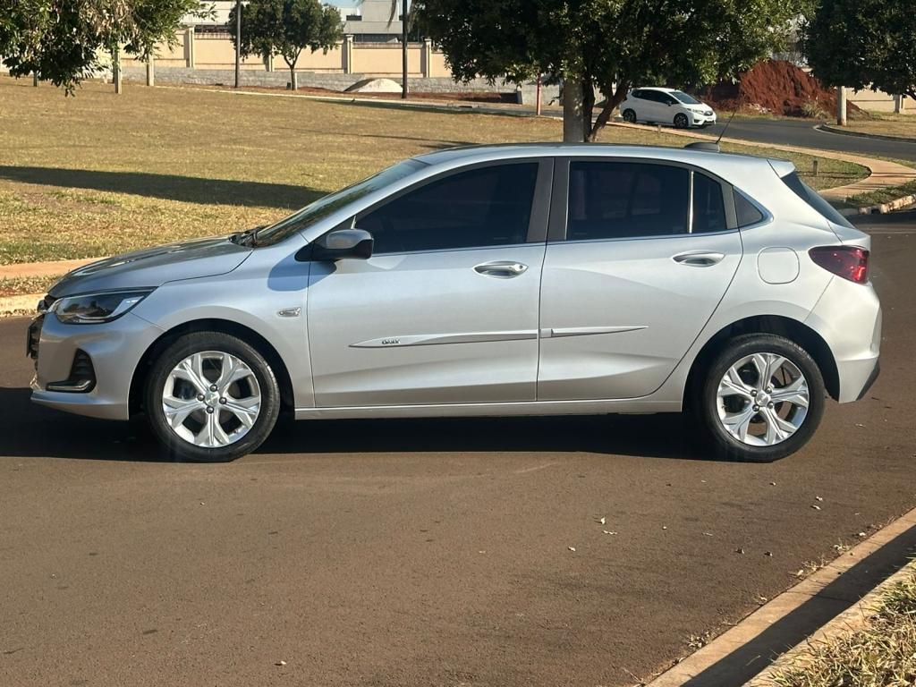 CHEVROLET Onix Hatch - Miniatura