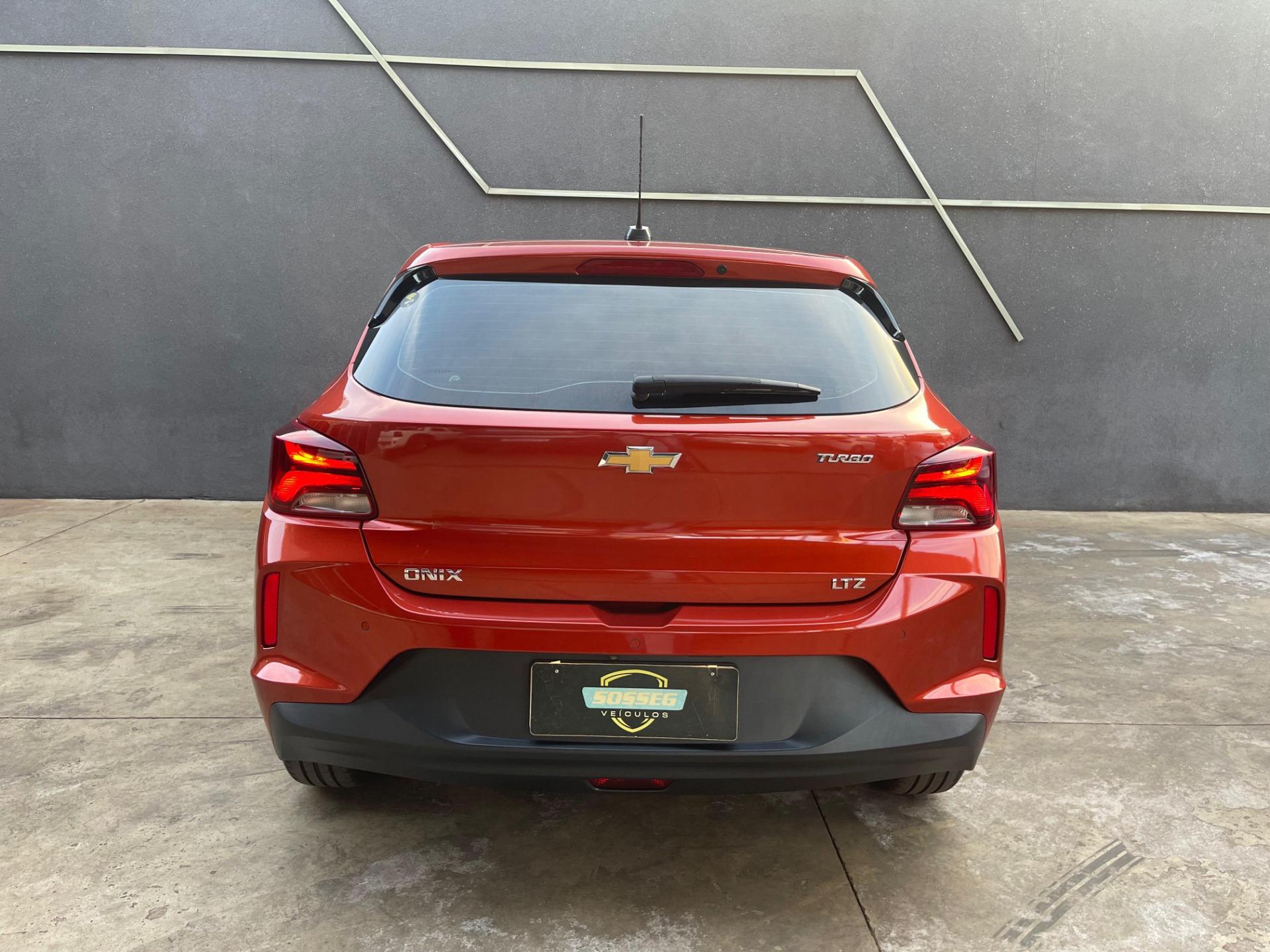 CHEVROLET Onix Hatch - Foto