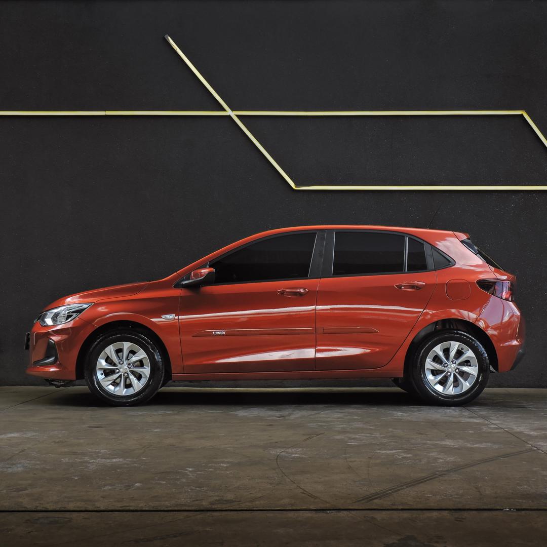 CHEVROLET Onix Hatch - Foto