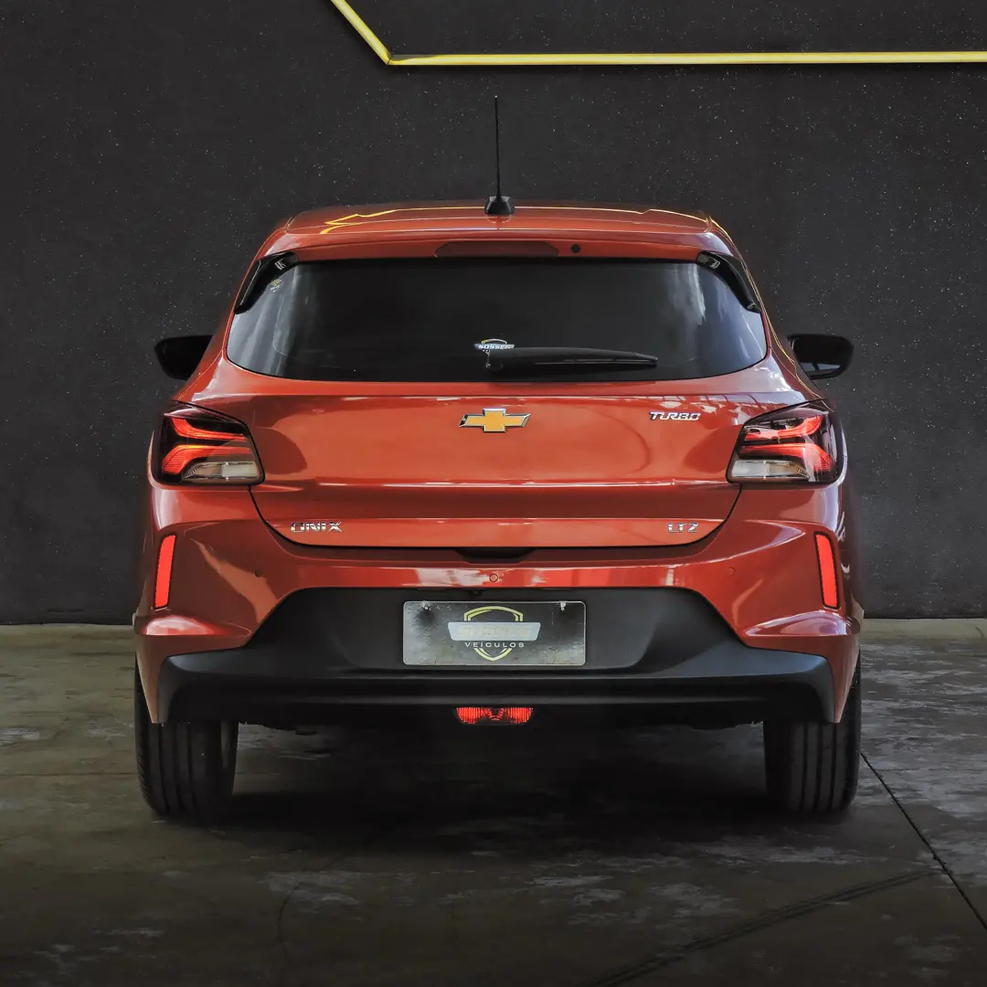 CHEVROLET Onix Hatch - Foto