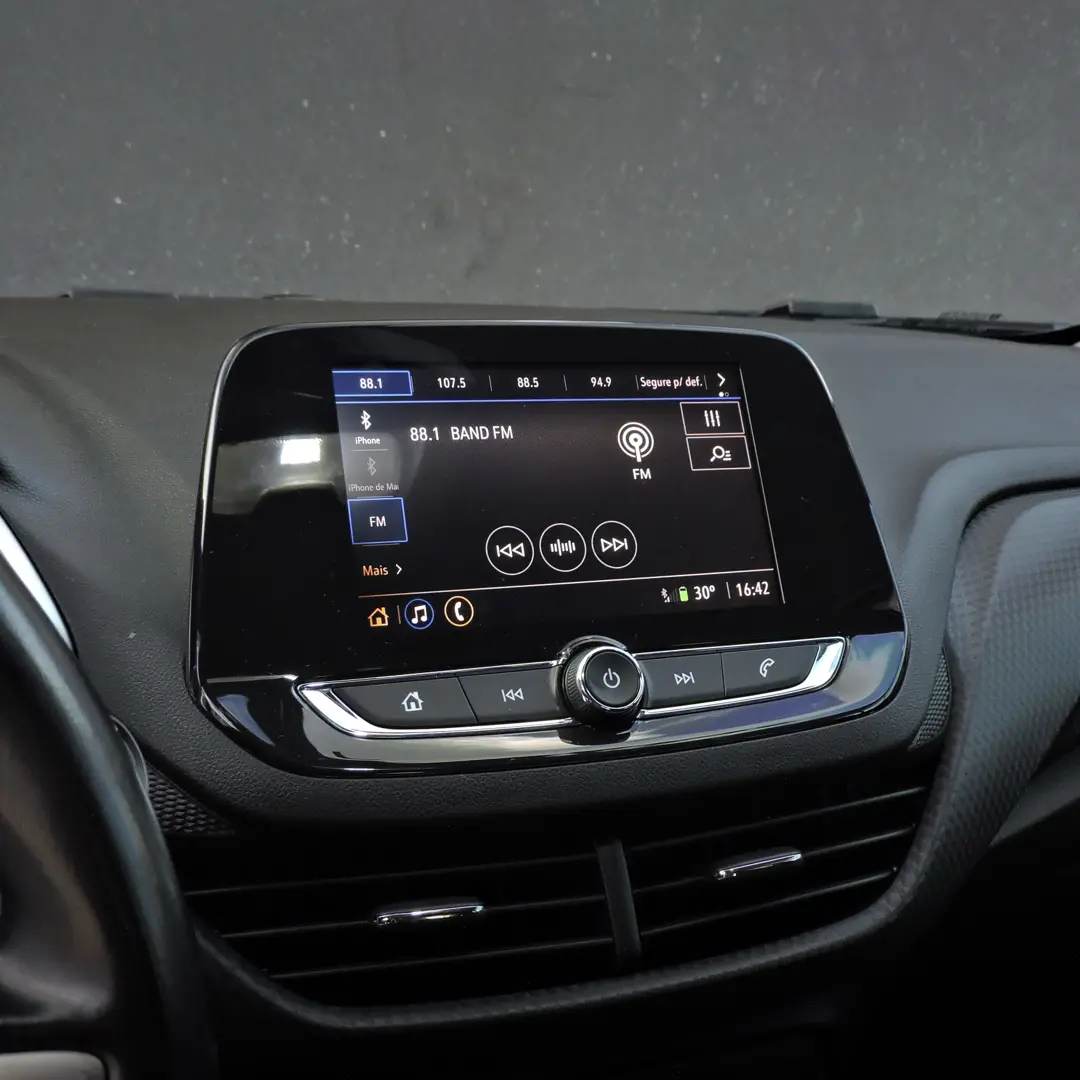 CHEVROLET Onix Hatch - Foto