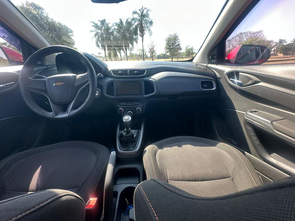 CHEVROLET Onix Hatch - Foto